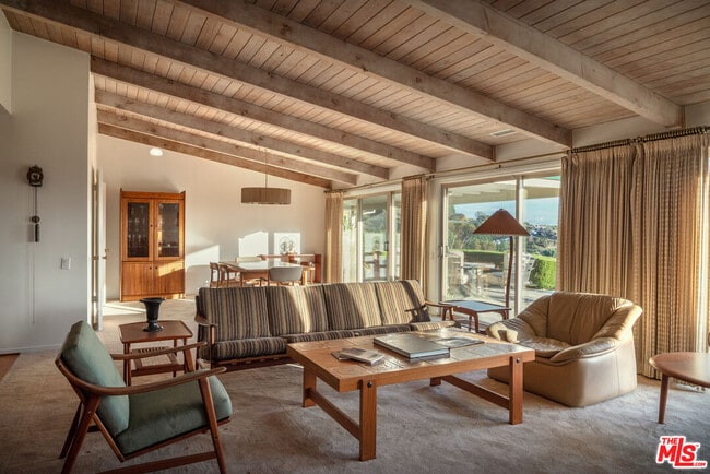 Building Photo - 2701 Lake Hollywood Dr