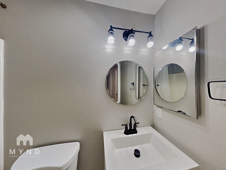 Building Photo - 13095 Kernite St