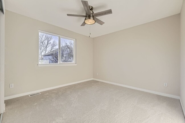 Building Photo - 4 bedroom, 2 1/2 bath home with attached 2...