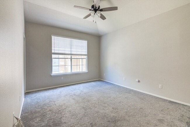 Building Photo - 16100 S Great Oaks Dr