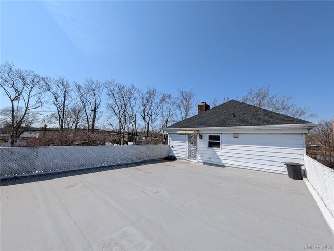 Building Photo - 178-05 69th Ave