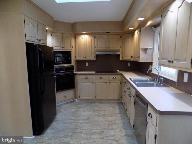 Building Photo - 3168 Middle Creek Rd