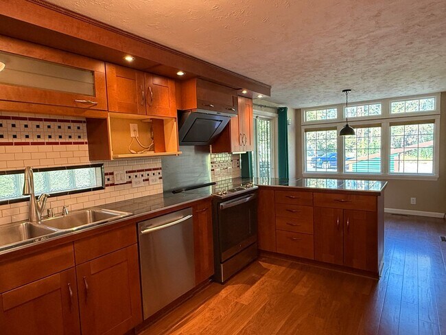 Building Photo - Beautiful 1 bed 1 bath home close to Spoka...
