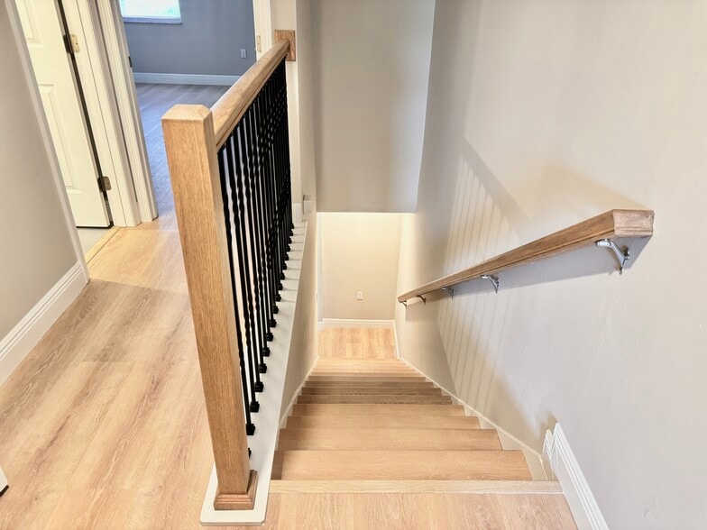 Building Photo - 6054 Amberly Ct