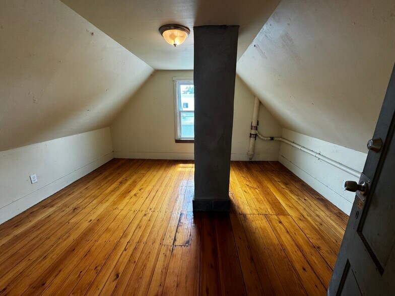 Building Photo - 374 Highland Ave