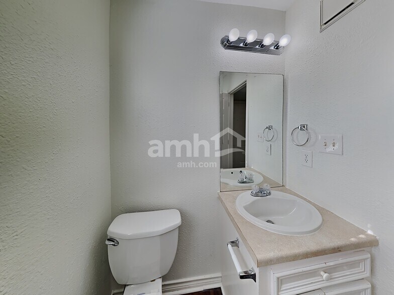 Building Photo - 416 Madison Pl