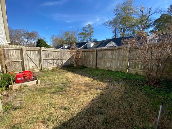 Building Photo - 2 Bedroom Townhome on a corner lot in Harvestwood!