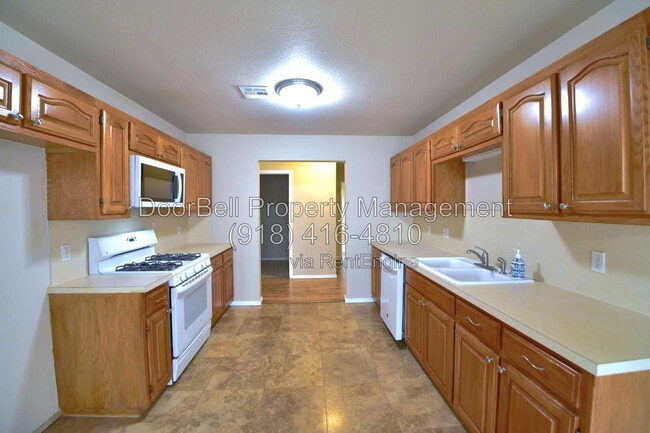 Building Photo - 11621 S Mulberry Ln