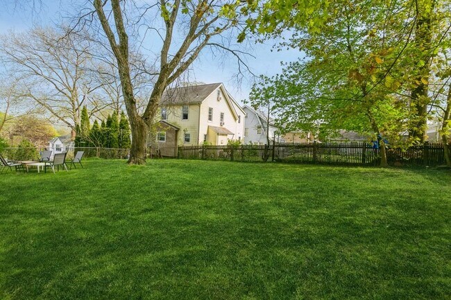 Building Photo - 160 Magnolia Ave