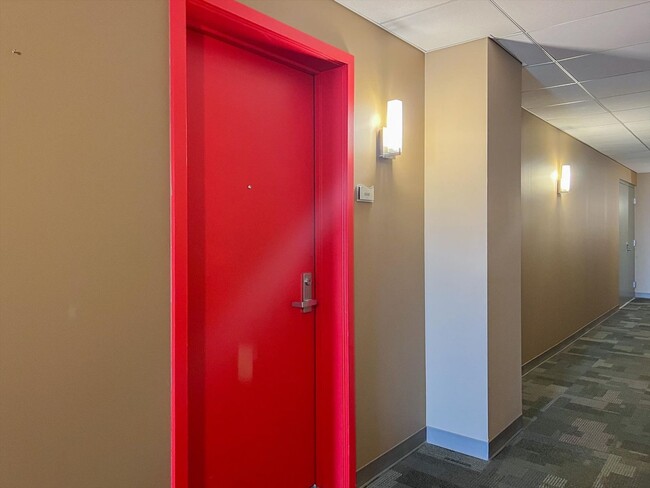 Building Photo - 3,400 SQFT CONDO IN DOWNTOWN CHAMPAIGN W/ ...