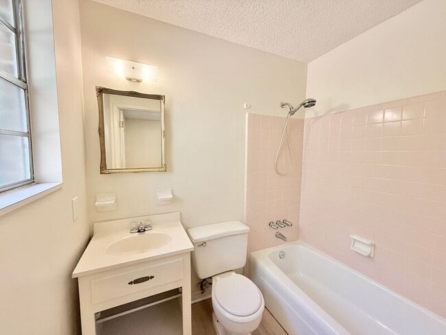 Building Photo - 6486 Kembro Rd