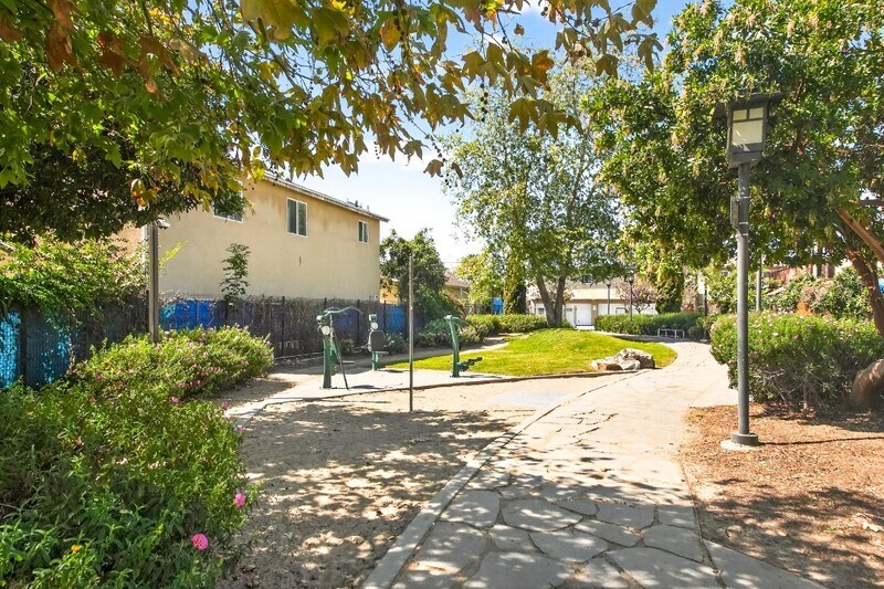 Building Photo - 854 Orange Ave