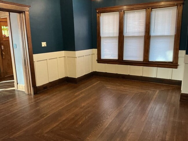 Building Photo - 1914 Hopkins Ave