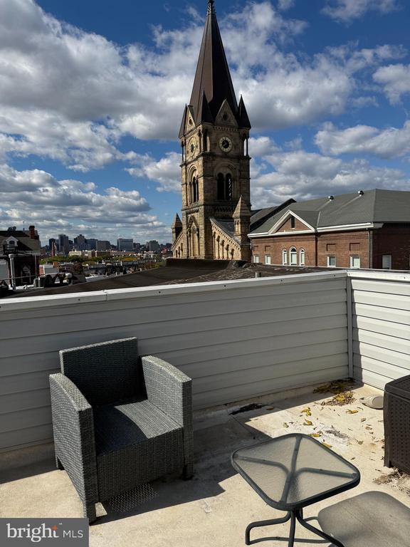 Building Photo - 1929 E Lombard St