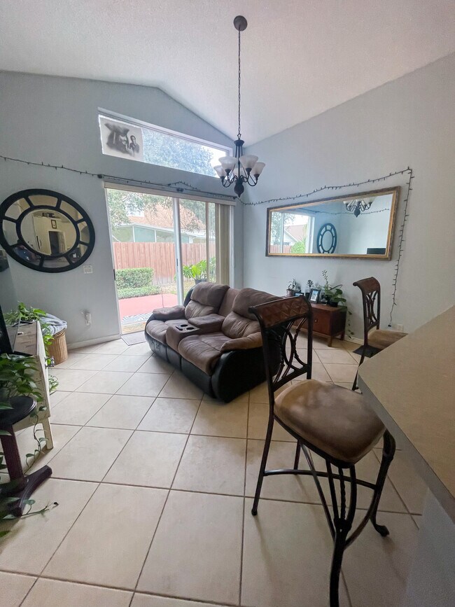 Building Photo - 4119 Forest Island Dr