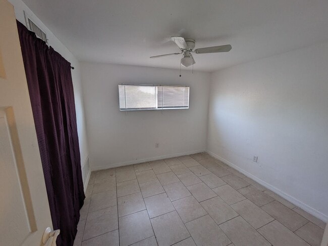 Building Photo - Great 1st FL Starter Rental, with Water/Sewer