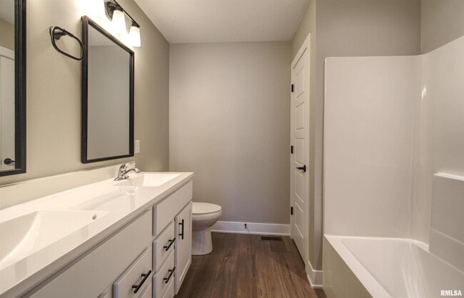 Building Photo - 1004 S 4th St