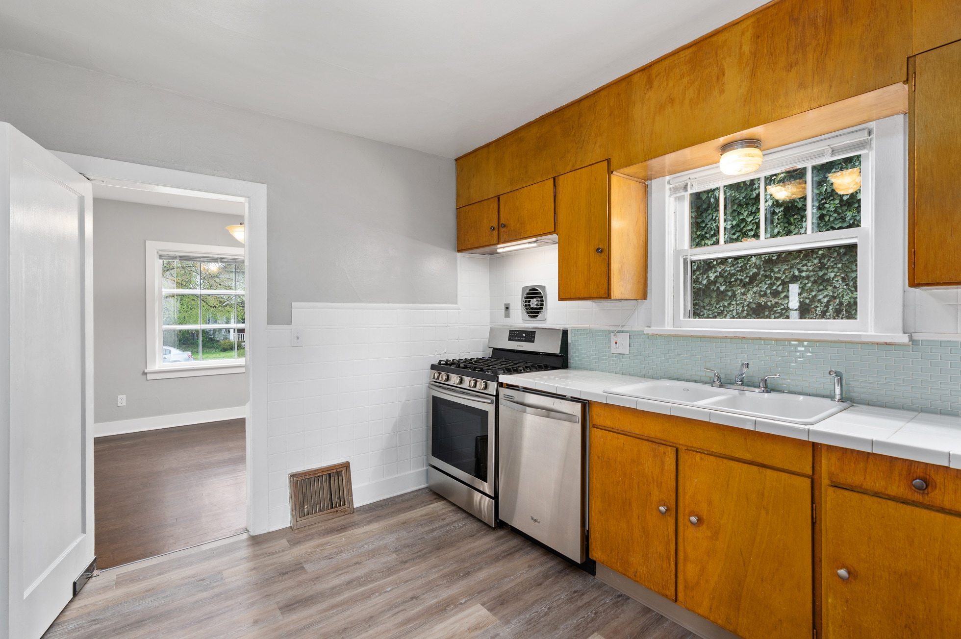 Building Photo - 1011 E Nora Ave