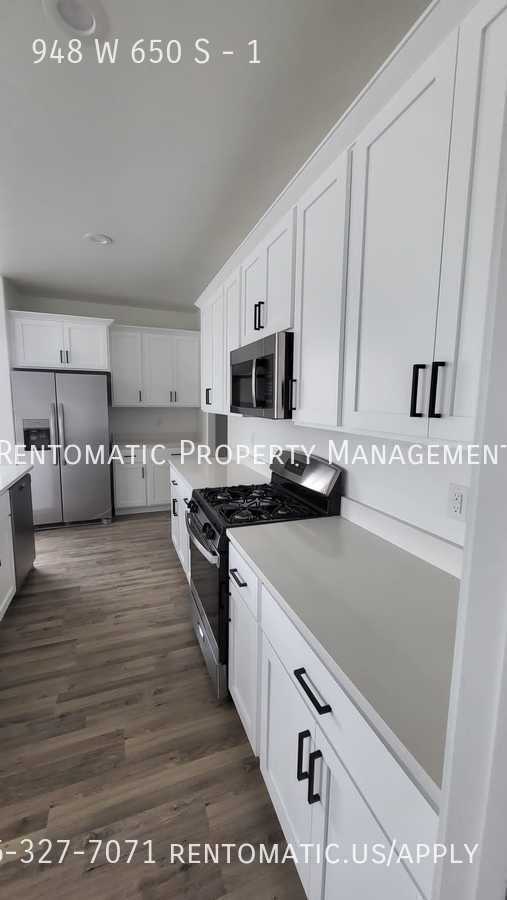 Building Photo - 948 W State Rd