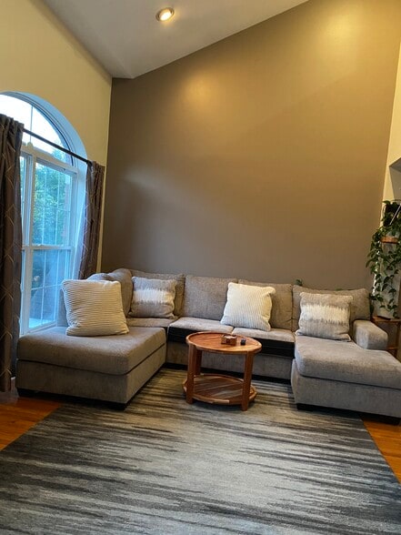 Building Photo - 113 Riverwalk Way