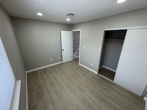Building Photo - Beautifully Remodeled 2-Story Unit!