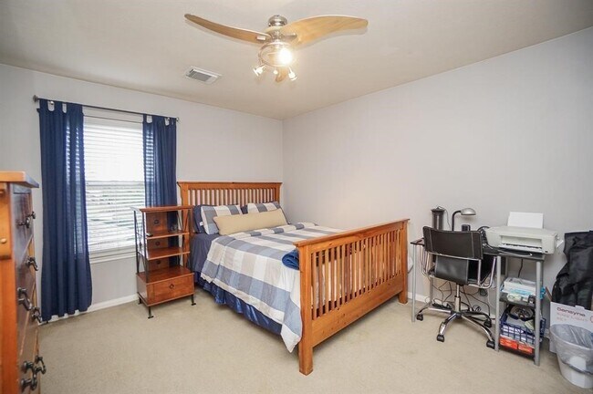Building Photo - 16531 Village View Trail