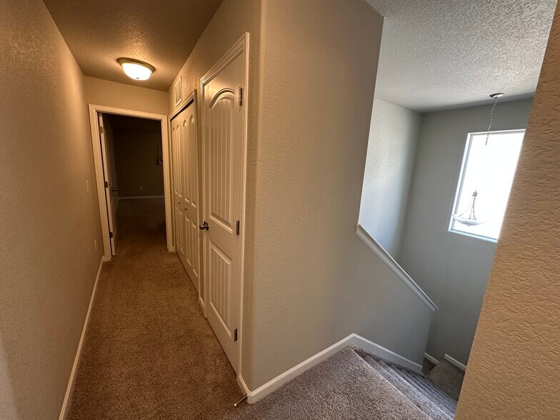 Building Photo - 10196 Winter Gem Grv