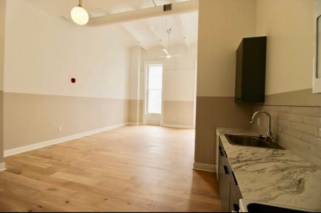 Building Photo - City Hall