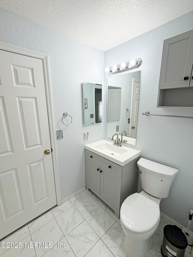 Building Photo - 13810 Sutton Park Dr N