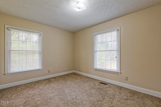 Building Photo - 4610 Linden Rd