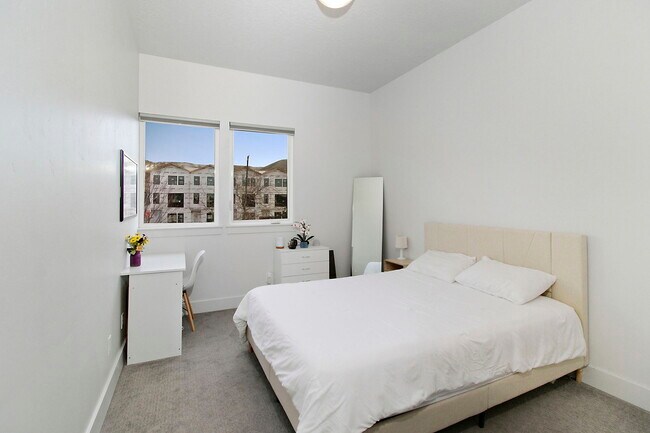 Building Photo - 6777 E Warm Springs Ave