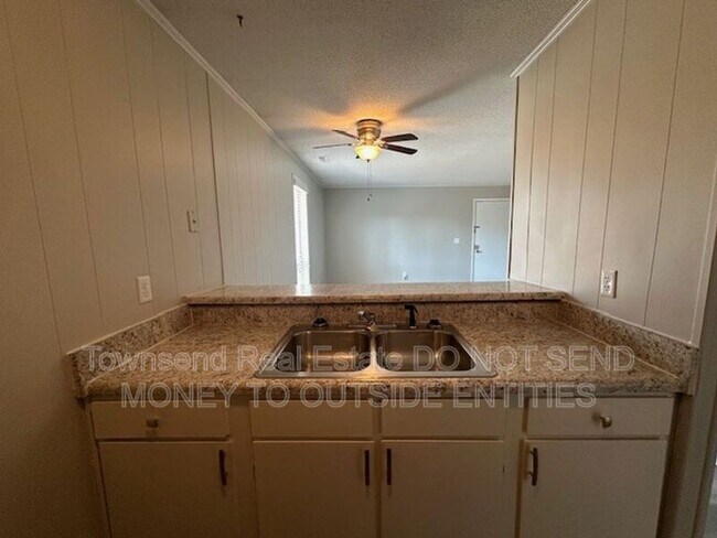 Building Photo - 5858 Century Oaks Dr