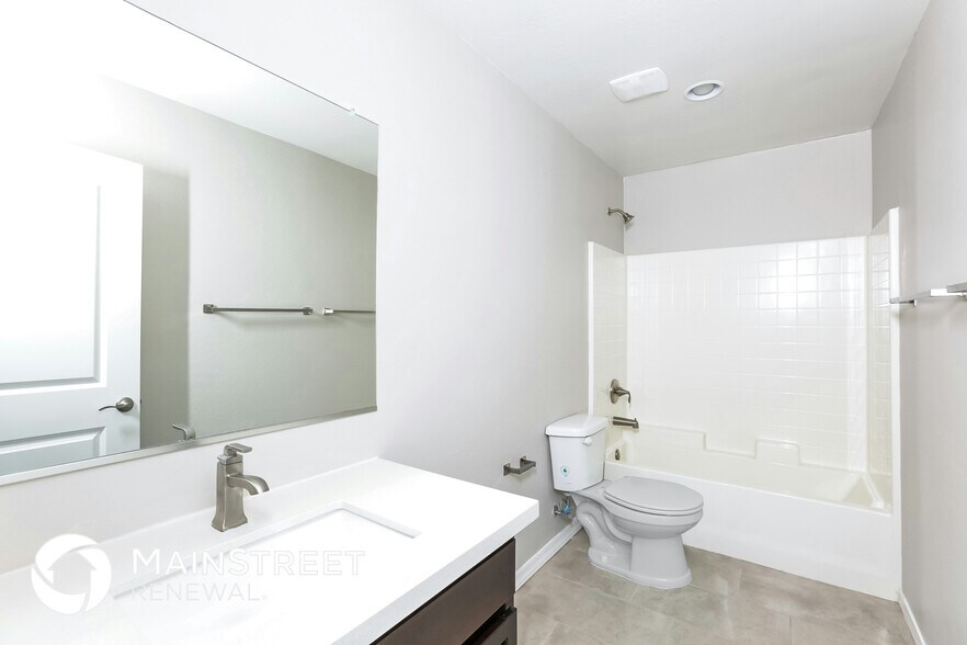 Building Photo - 2000 N 36th St