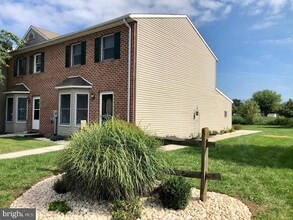 Building Photo - 16 Colonial Dr