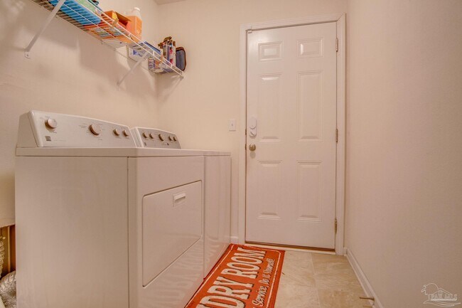 Building Photo - 172 Creekview Dr