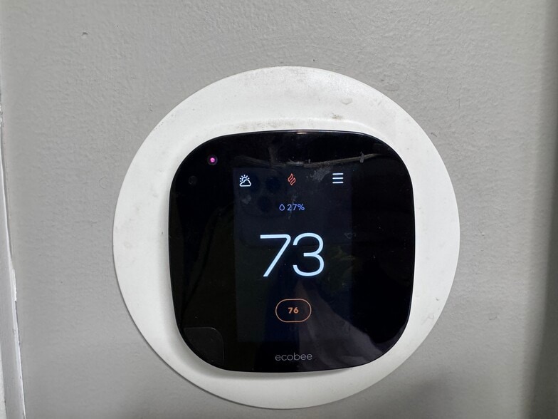 Individual Heat and AC controlled with Ecobee - 9909 S Ridgeland Ave