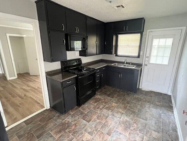 Building Photo - 3416 Brook Cir