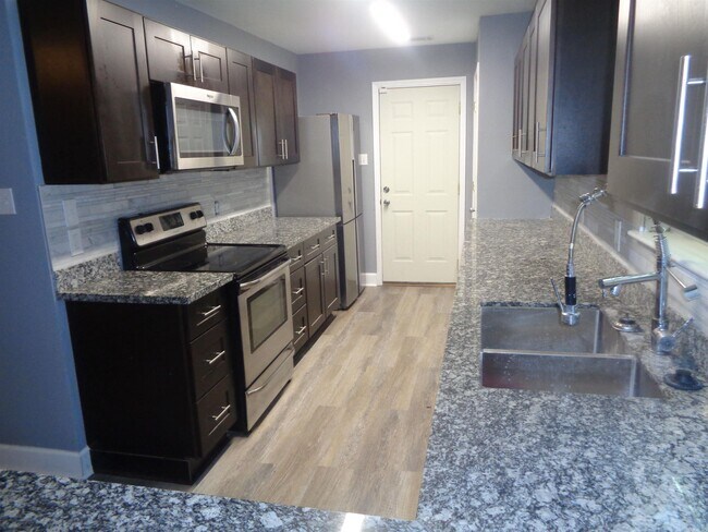 Building Photo - 3402 Lehigh Dr