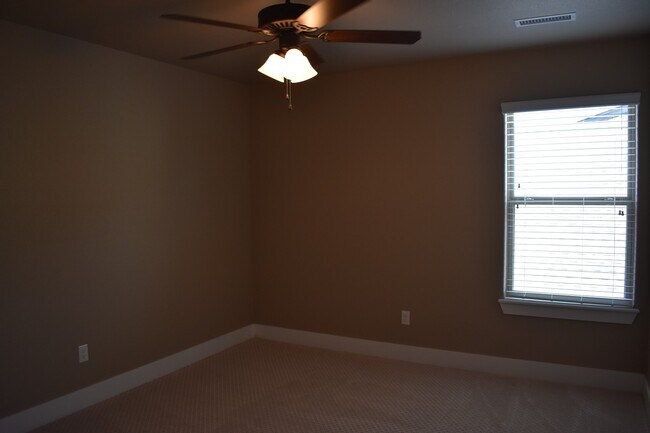 Building Photo - 812 N Malbec Rd