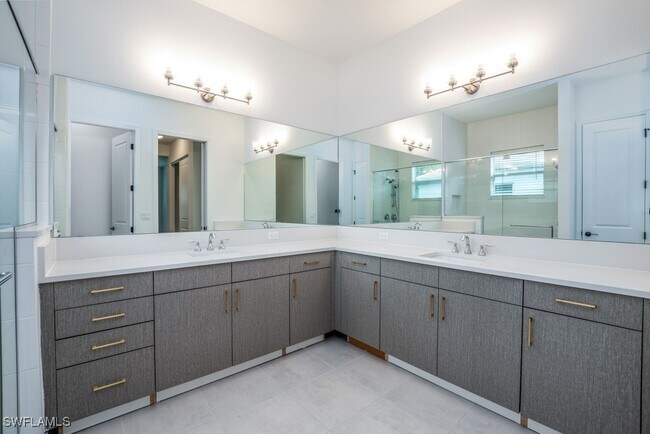 Building Photo - 11417 Jacaranda Dr