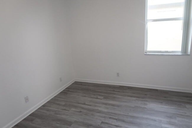 Building Photo - 3030 Laurel Ridge Cir