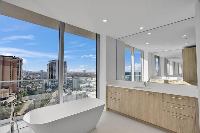 Building Photo - 153 N Seabreeze Blvd