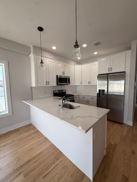 Unit 3 - Kitchen - 6009 Jefferson St