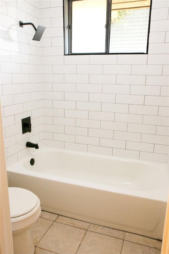 Building Photo - 1918 Crystal Springs Dr