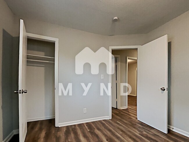 Building Photo - 207 Gaddis Dr