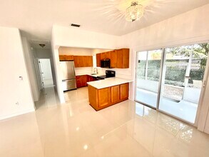 Building Photo - 1931 SW 17th Ct