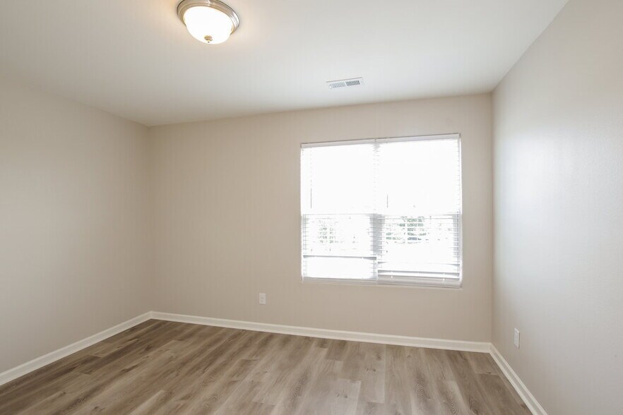 Building Photo - 2621 Meadow Crossing Dr