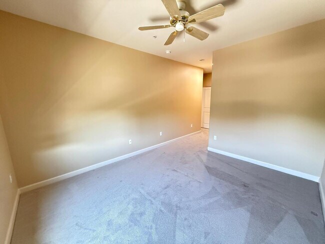 Building Photo - 7291 N Scottsdale Rd