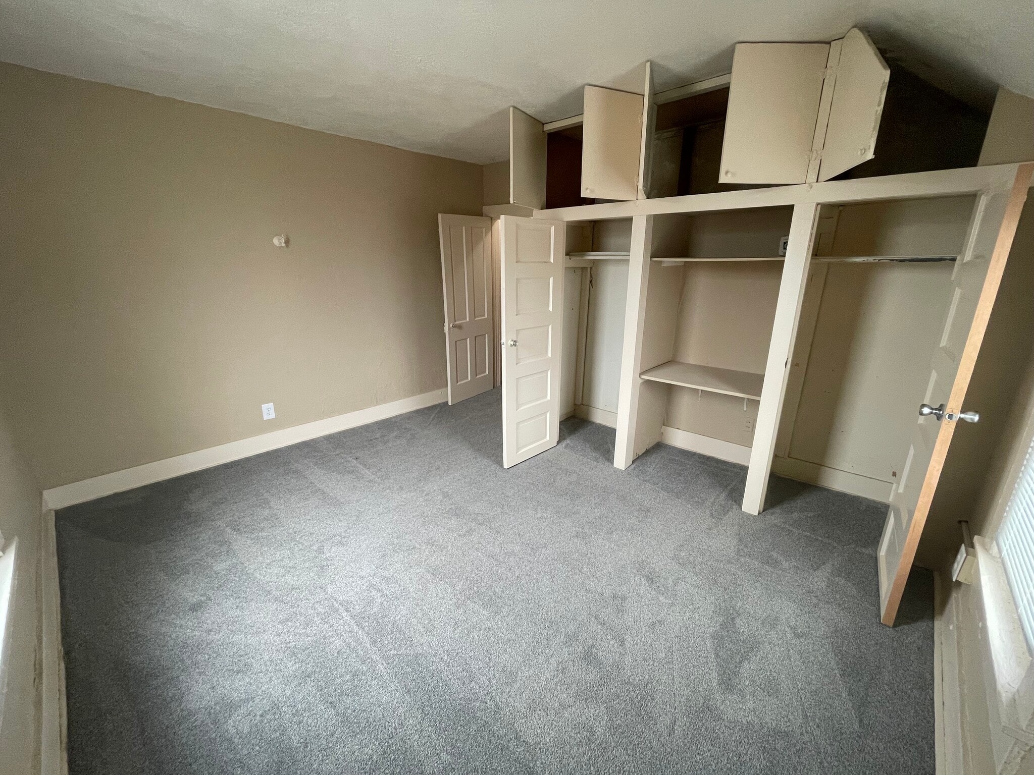 Building Photo - 633 S 16th St