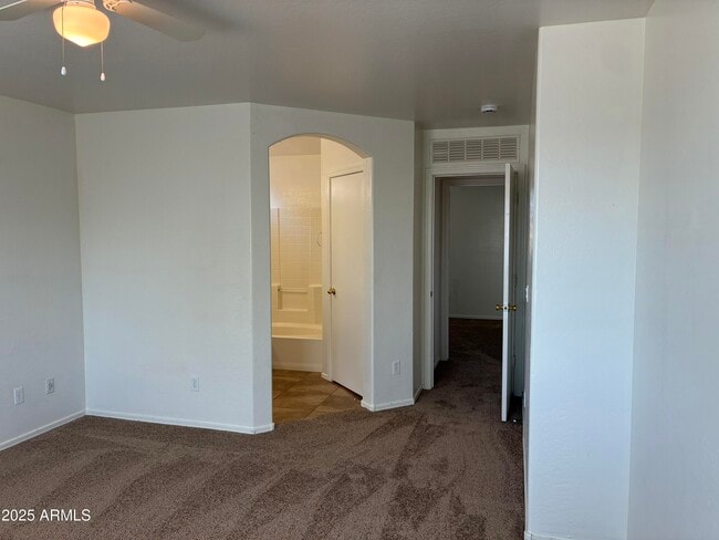 Building Photo - 25177 W Park Ave